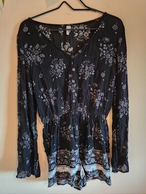 Mudd Black White Floral Long Sleeve Romper – Size Small
